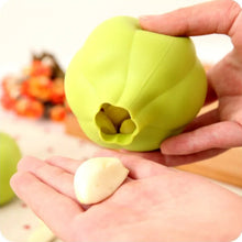 Easy-to-use silicone peeler for garlic and ginger.